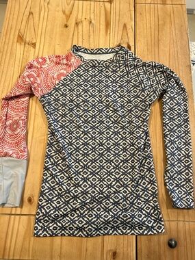 The Seea Women’s Rashguard Large